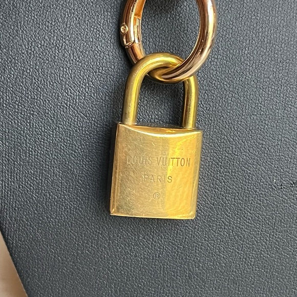 Vintage Louis Vuitton lock number 221. No key - Picture 4 of 5